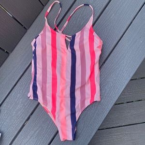 Xhilaration size medium bathing suit